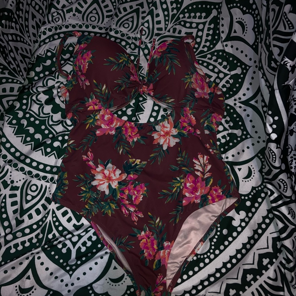 Women’s 38D 1 pc suit shade & shore built-in bra floral
